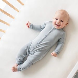 Kyte Baby Zippered romper in Fog 0-3